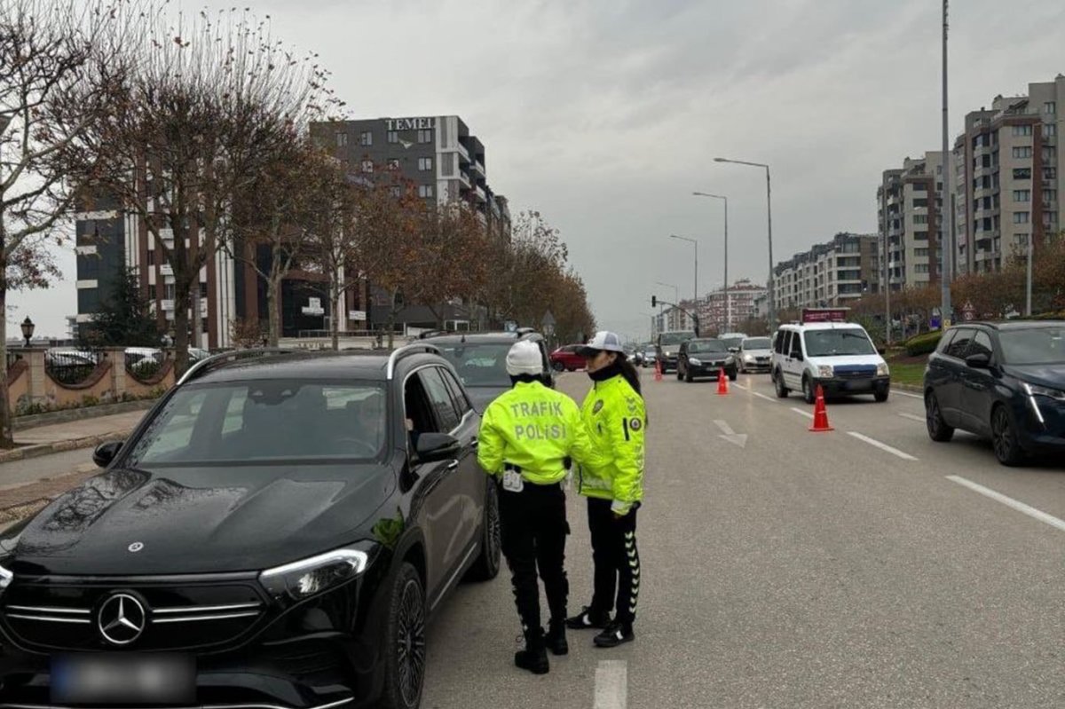 Bursa'daki trafik denetimlerinde araç sürücülerine ceza kesildi