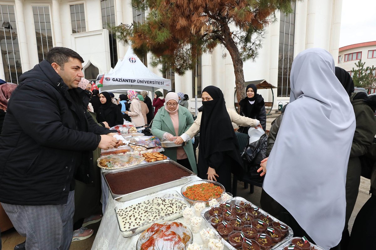 Gaziantep Üniversitesi öğrencileri Gazze için kermes düzenledi