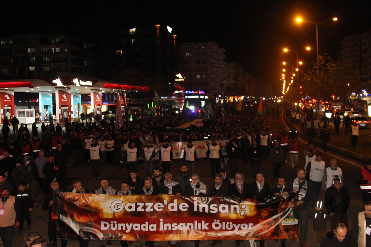 Diyarbakır'da halkın yoğun katılımıyla Gazze için yürüyüş düzenlendi