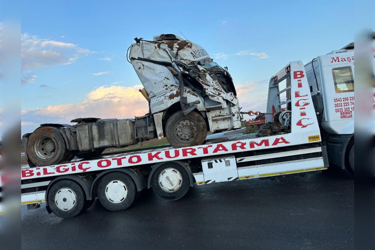 Mardin’de kaza yapan tırın sürücüsü yaralandı