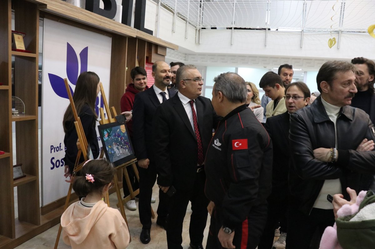 Astronot Alper Gezeravcı liselilerle bir araya geldi