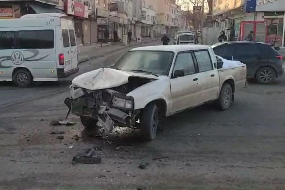 Batman'da otobüs ile pikap çarpıştı