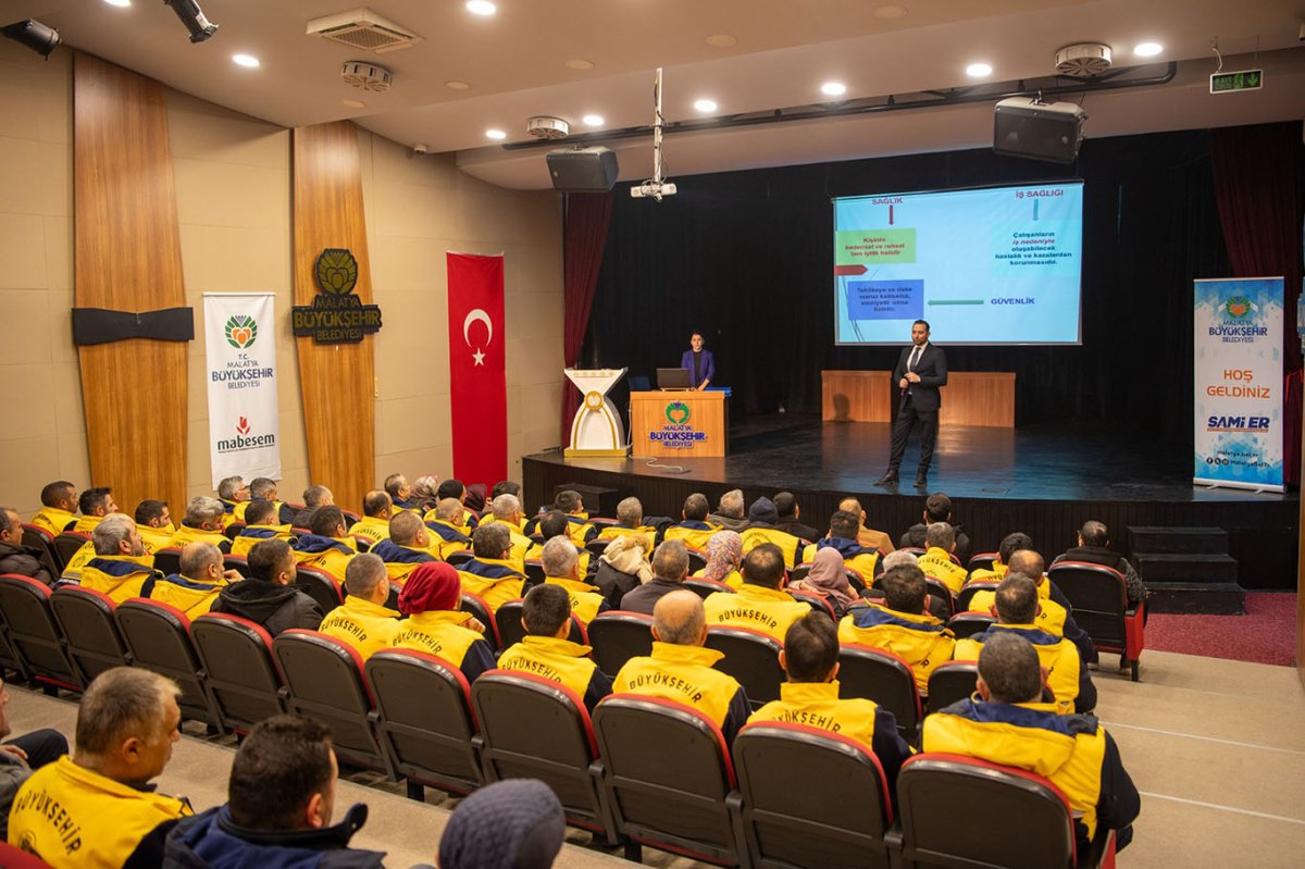 Malatya Büyükşehir Belediye personellerine iş sağlığı ve çevre bilinci eğitimi verildi