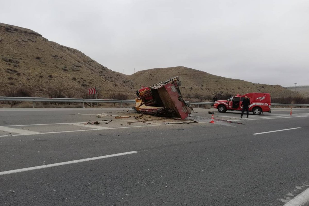 Malatya’da vinç devrildi: 1 yaralı