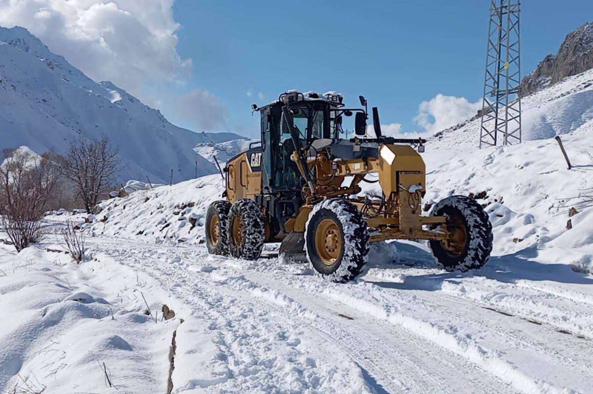 Şırnak'ta kar nedeniyle kapanan yollar ulaşıma açıldı