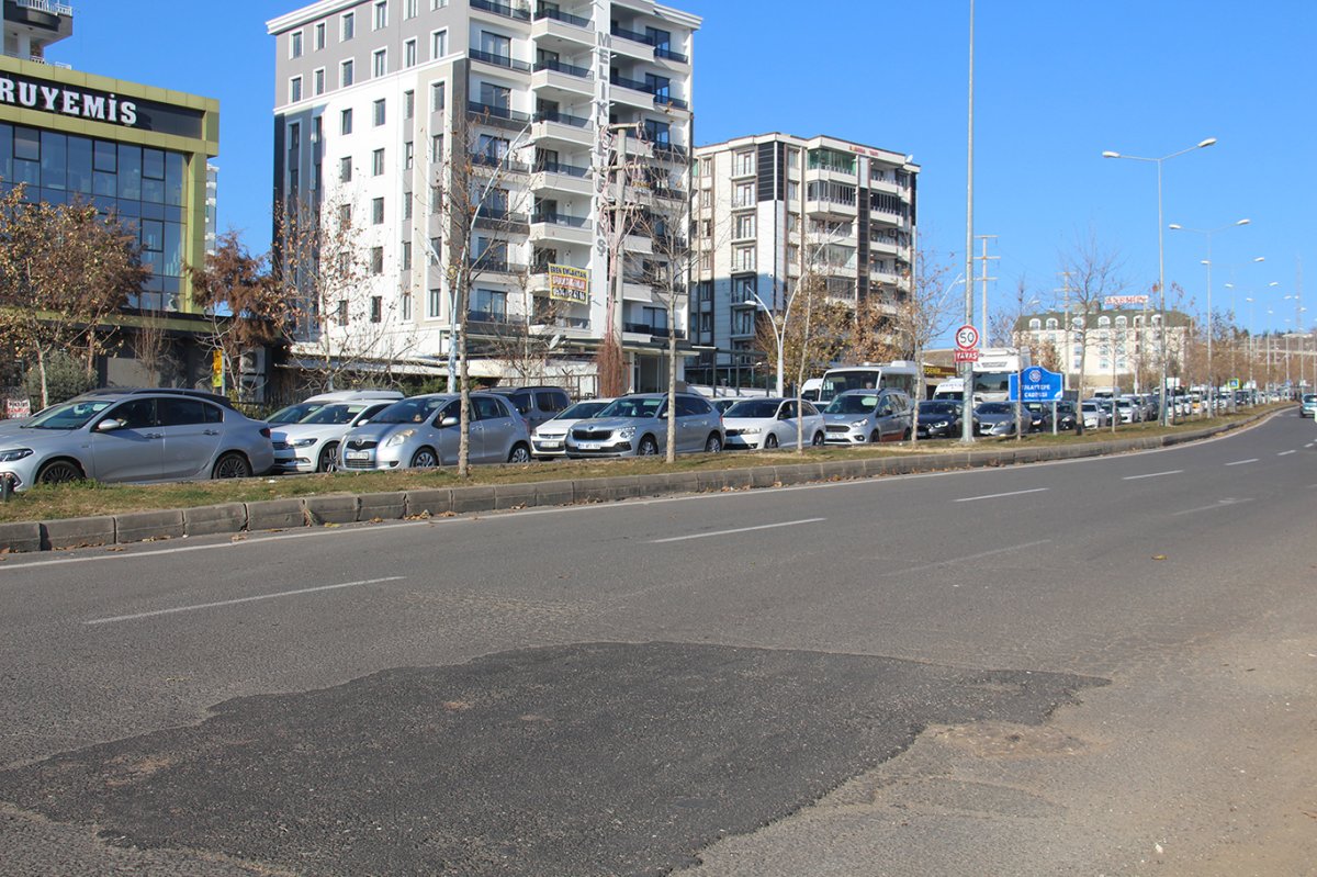 Tepeşehir Kavşağı'nda trafik çilesi günden güne artıyor