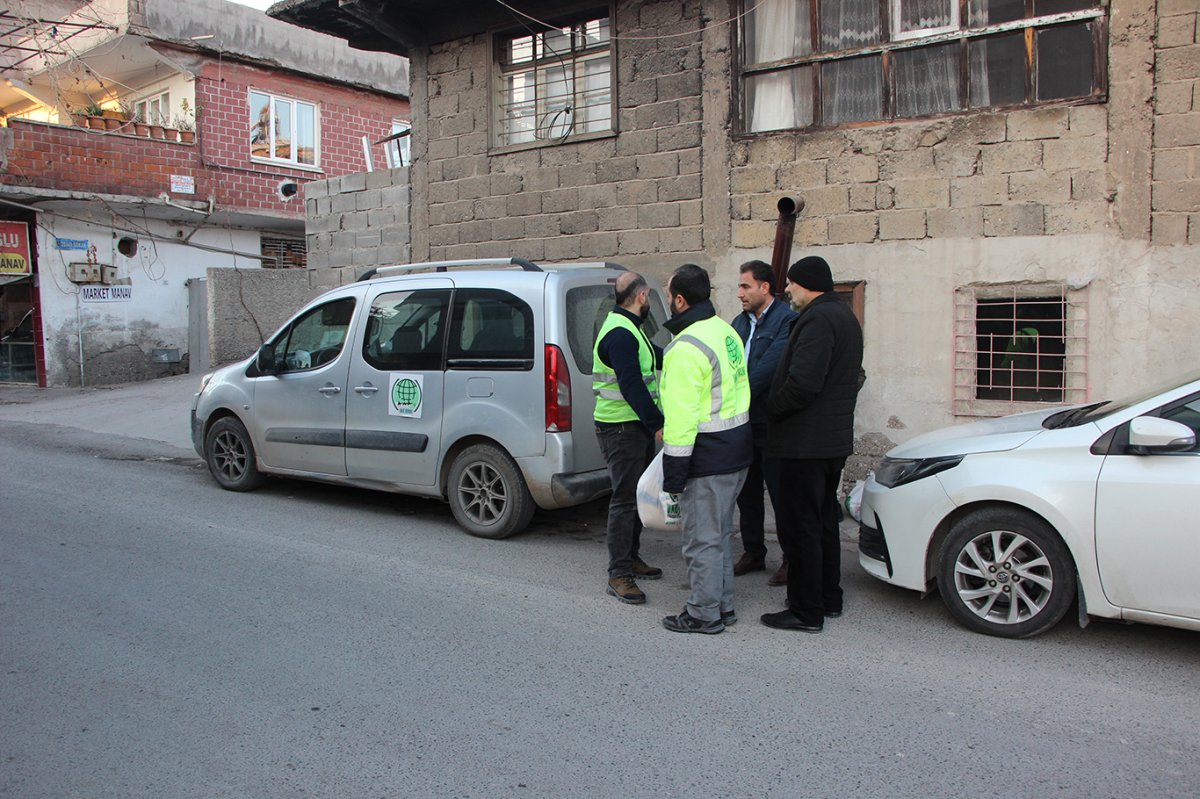 Umut Kervanı deprem bölgesinde gıda dağıtımını gerçekleştirdi