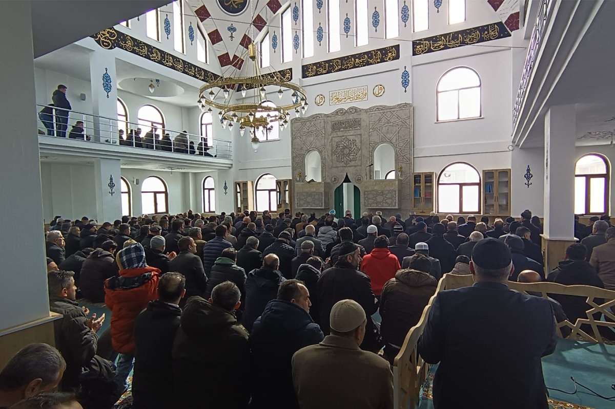 Van'da yapımı tamamlanan Gazze Camii dualarla ibadete açıldı