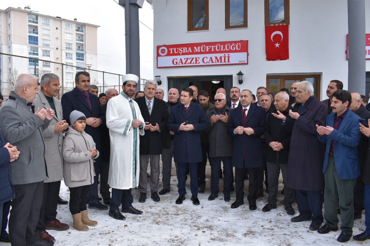 Van'da yapımı tamamlanan Gazze Camii dualarla ibadete açıldı