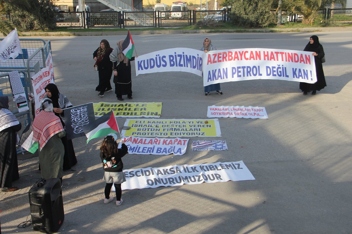 Eğitimci kadınlar ABD Konsolosluğu önünde işgal rejimini protesto etti