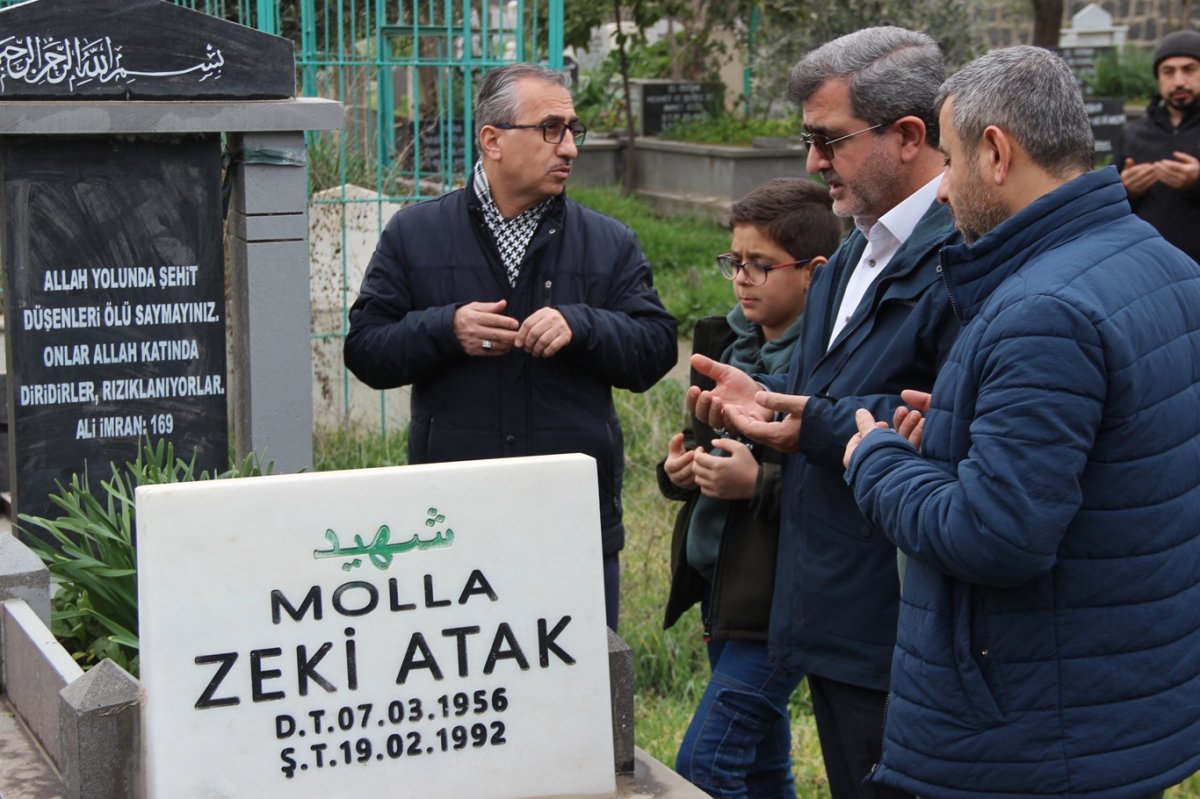 Şehid Şeyh Zeki Atak kabri başında yâd edildi