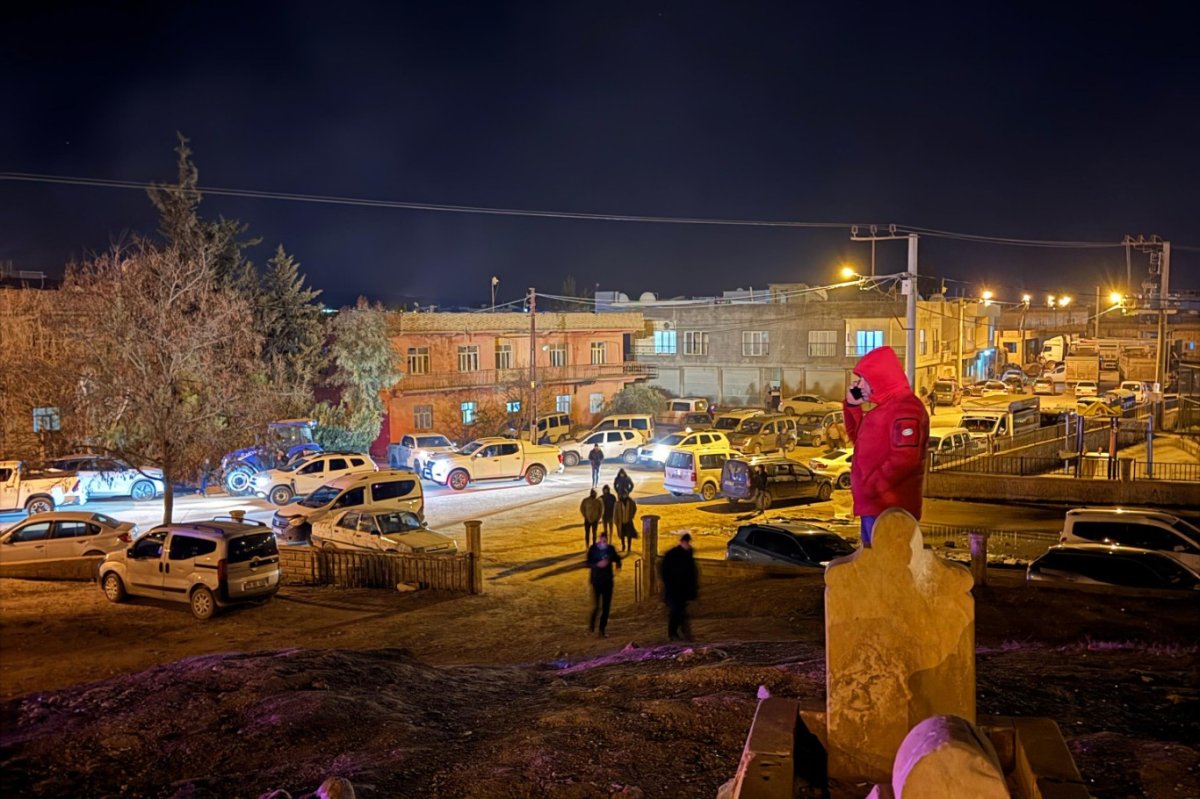 Mardin'de silahlı kavgada hayatını kaybeden baba oğul ve amcaoğlu yan yana defnedildi