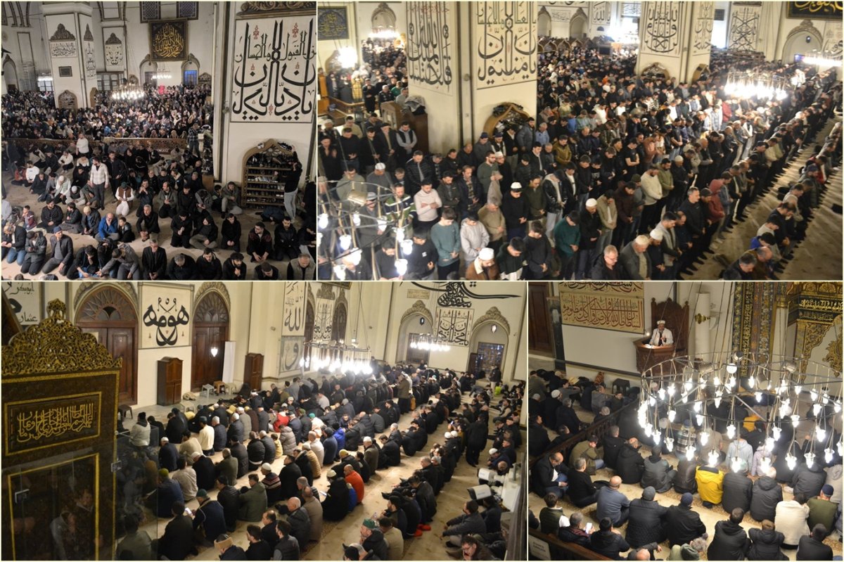 Bursa'da binlerce kişi teravih namazını tarihi Ulu Camii'nde kıldı