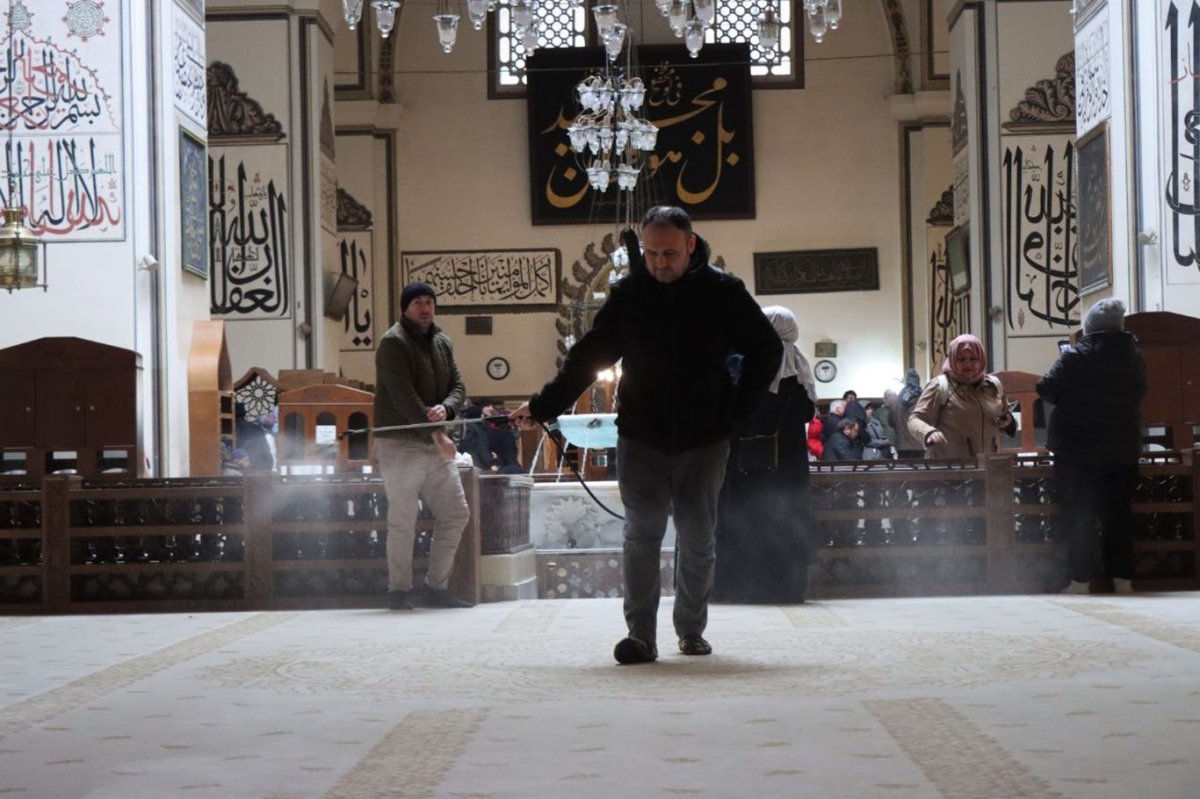 Bursa'nın simgelerinden Ulu Camii, Ramazana gül suyuyla hazırlanıyor