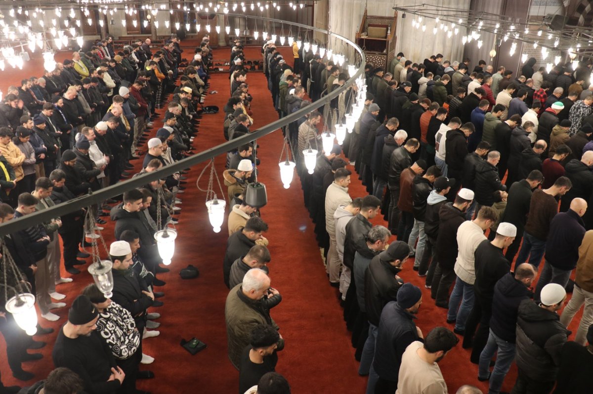 Tarihte ilk defa Sultanahmet Camii'nde hatimle teravih namazı kılındı