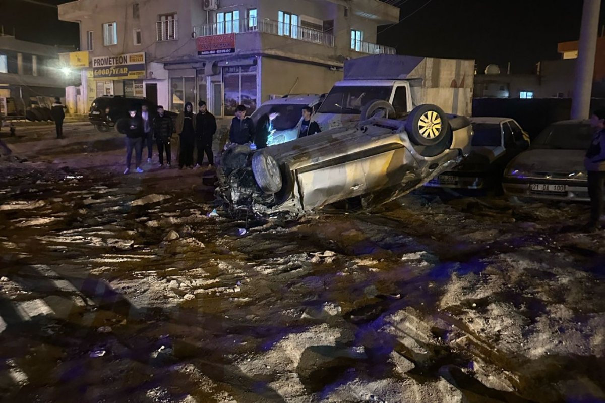 Mardin’de takla atan otomobil başka bir araca çarptı: 1’i ağır 3 yaralı