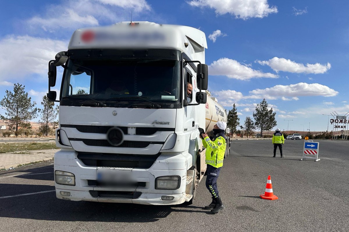 TAG otoyolunda trafik denetimi: 24 araç sürücüsüne ceza