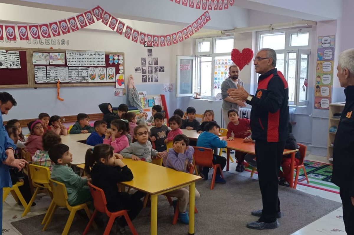 Anaokulunda gerçekleştirilen yangın tatbikatı öğrencilere hayat kurtarmayı öğretti