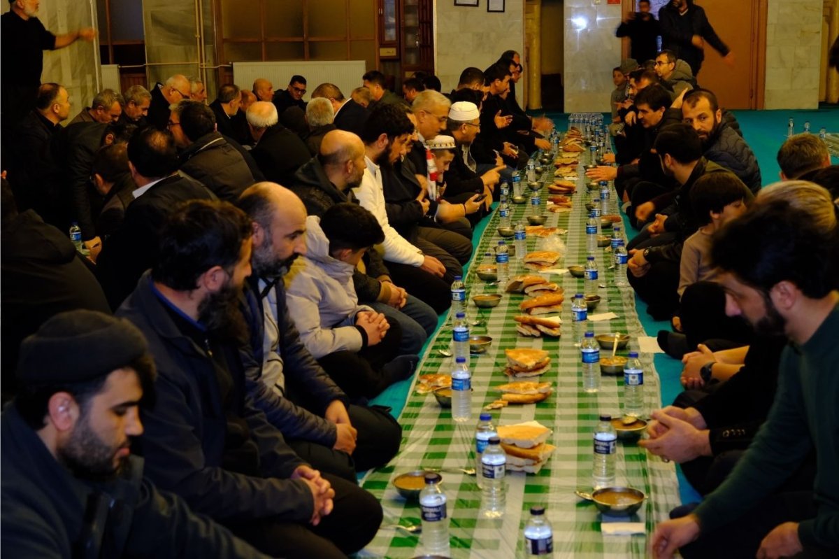 Van’da "11. Geleneksel Ümmet İftarı" gerçekleştirildi