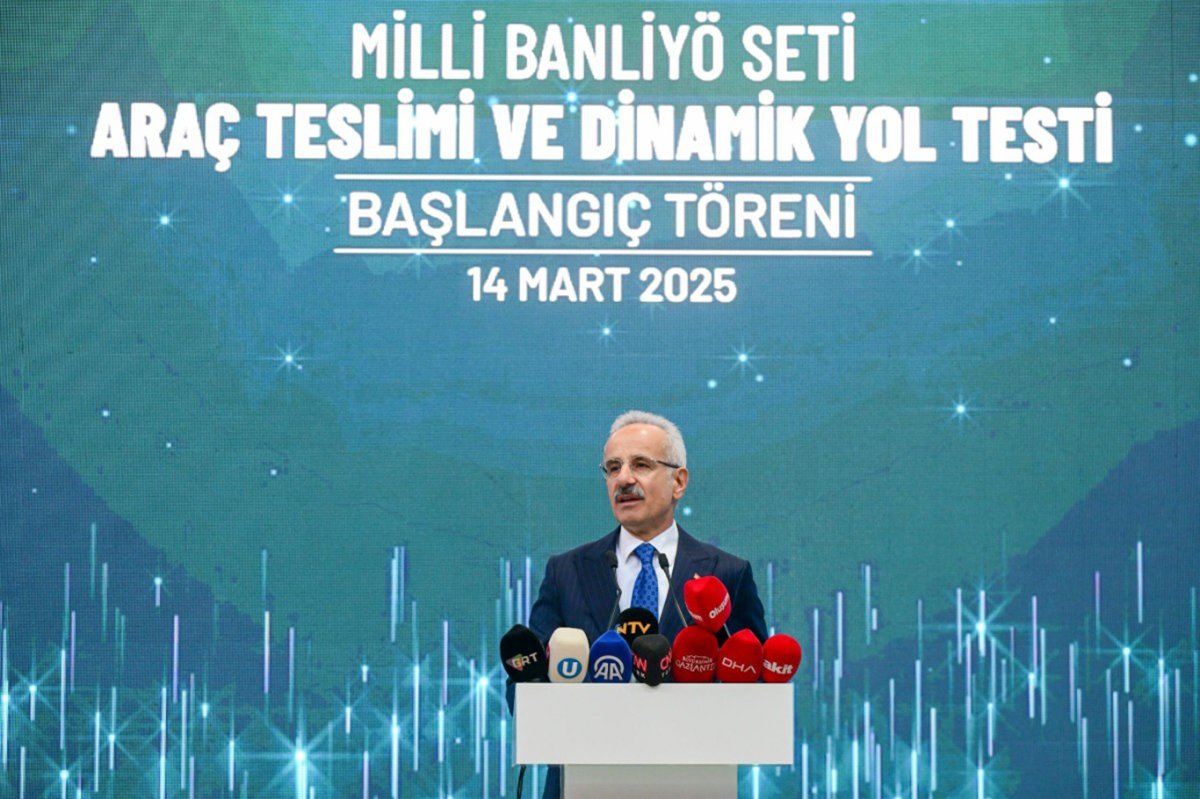 Gaziray'da kullanılacak "ilk milli banliyö tren seti" raylara çıktı