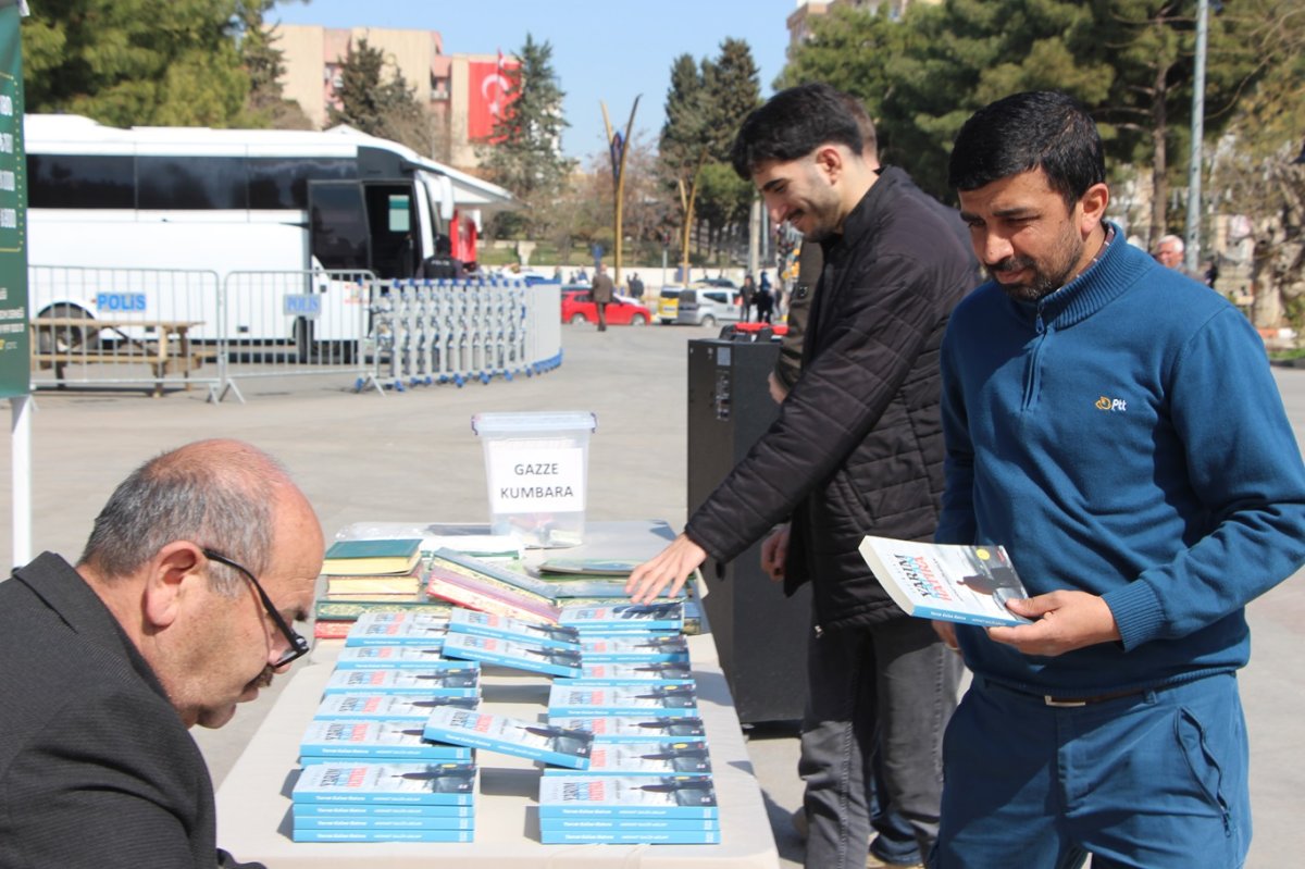 Mardin'de Gazze yararına kitap satışı yapıldı