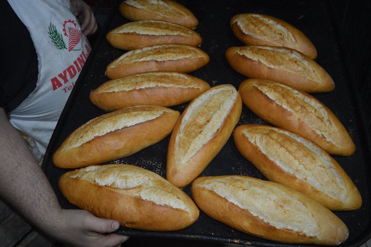 Siirt'te fıstık kabuğuyla ekmek üretiliyor