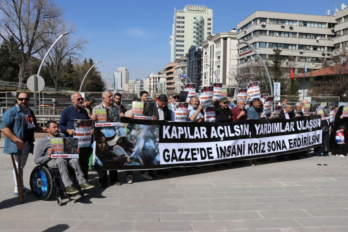 Mısır'ın Ankara Büyükelçiliği önünde "Gazze'de insani kriz sona erdirilsin" talebi