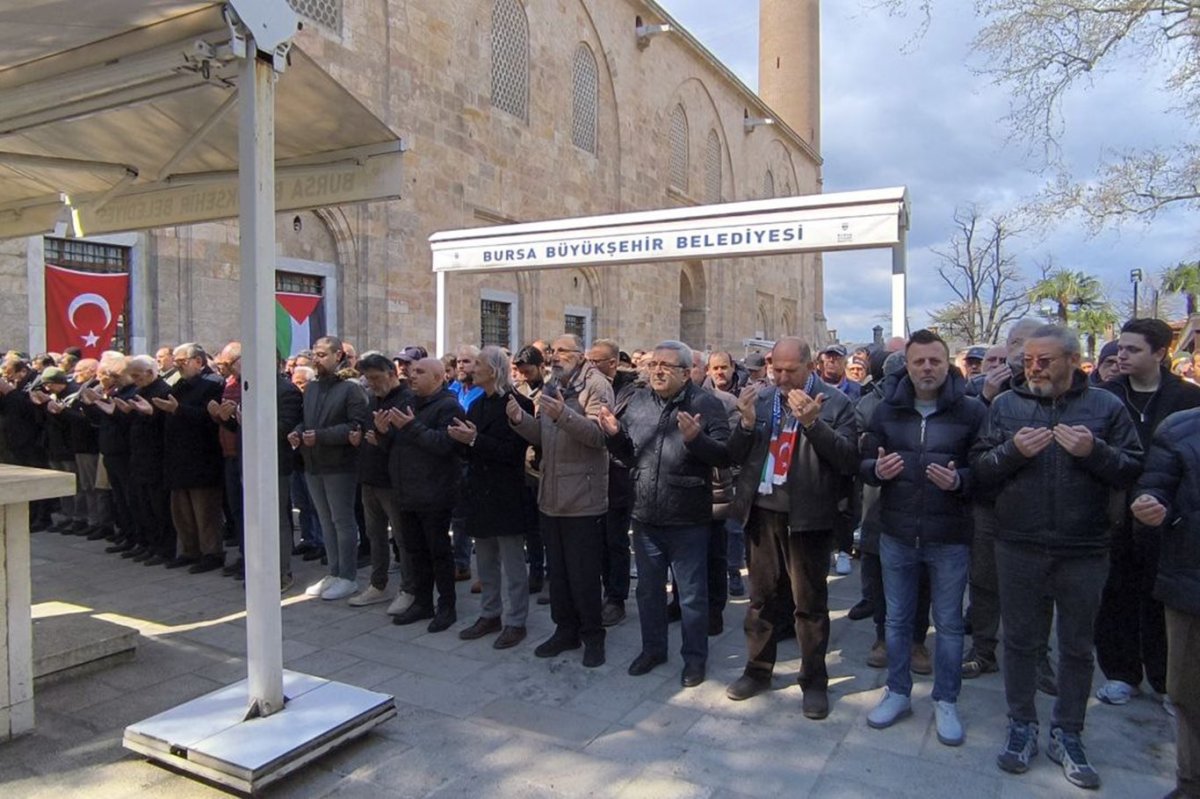 Gazze'de şehit olanlar için Bursa'da gıyabi cenaze namazı kılındı