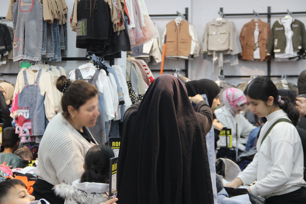 Şırnak'ta yüzlerce yetime bayramlık elbise alındı