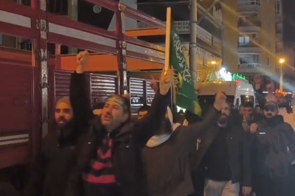 İzmir'den "Tekbir Cuması" çağrısına icabet
