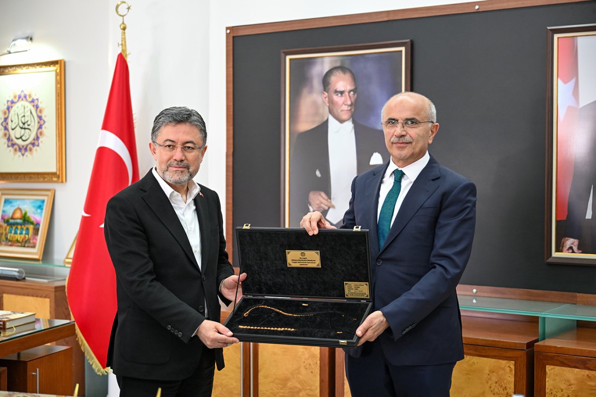Bakan Yumaklı zirai donun etkilerini sahada görmek için Malatya'da