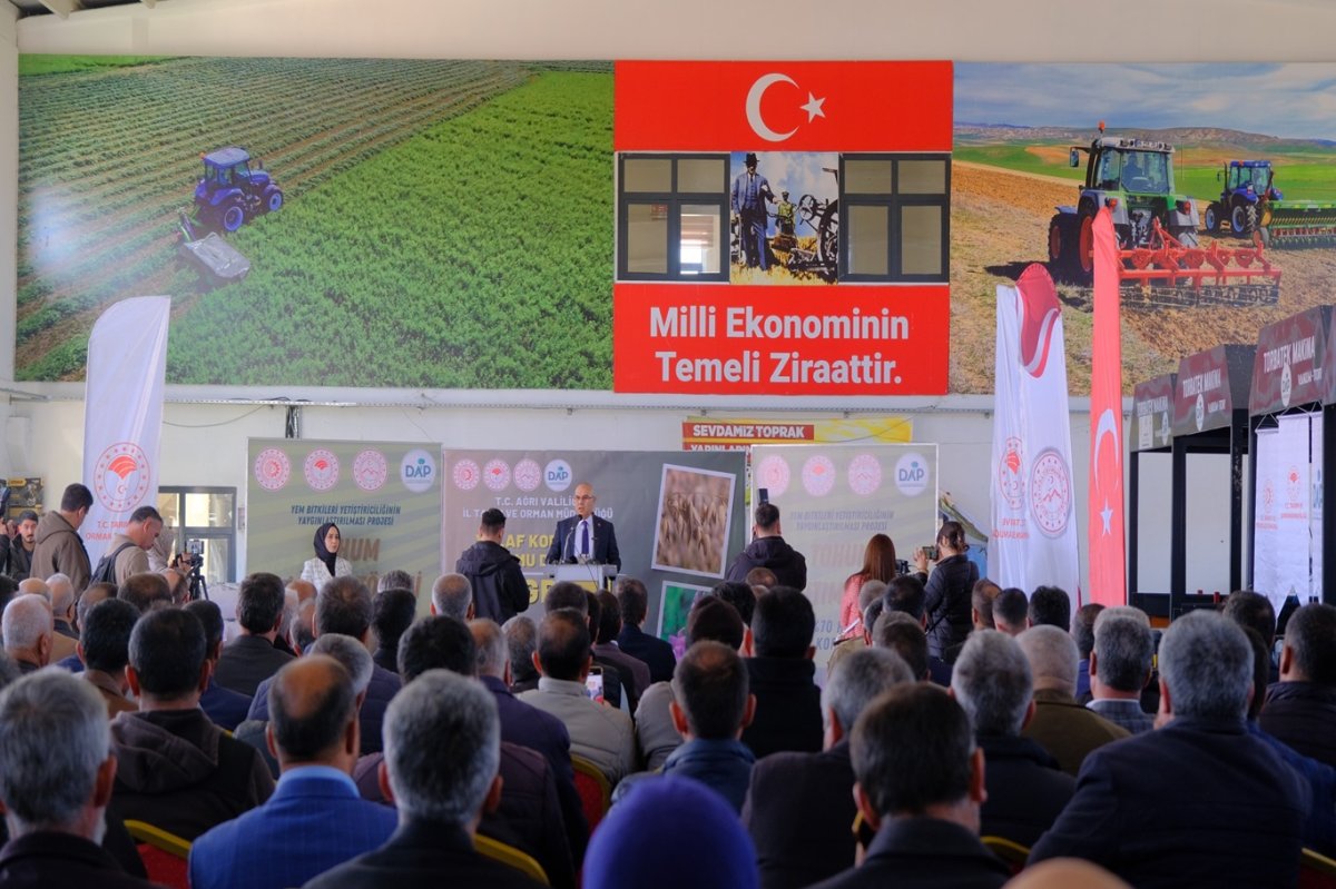 Ağrı'da yüzlerce çiftçiye tohum desteği