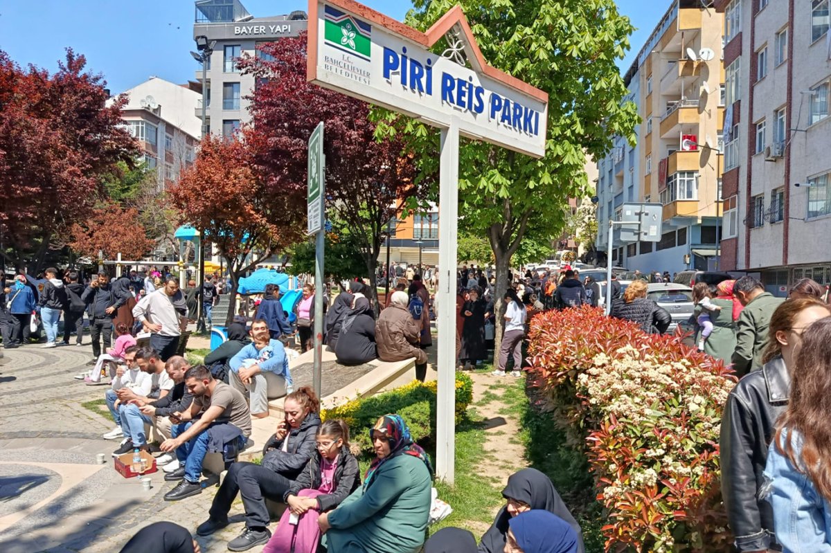 Deprem korkusuyla park ve bahçelere akın ettiler