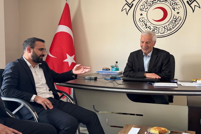 baskan-altun-kizilay-ziyareti-1.jpg