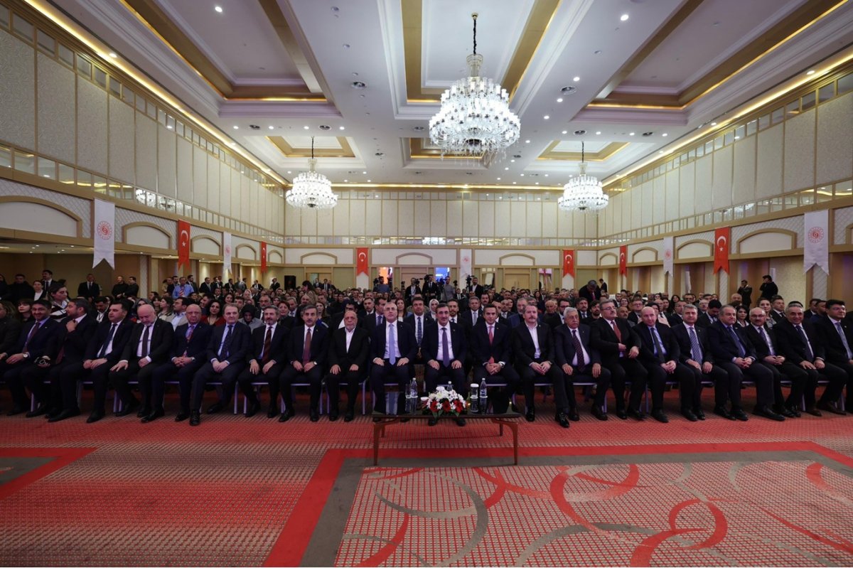 Bakan Işıkhan: Dünya krizlerle sarsılırken istihdamda rekorlar kırdık