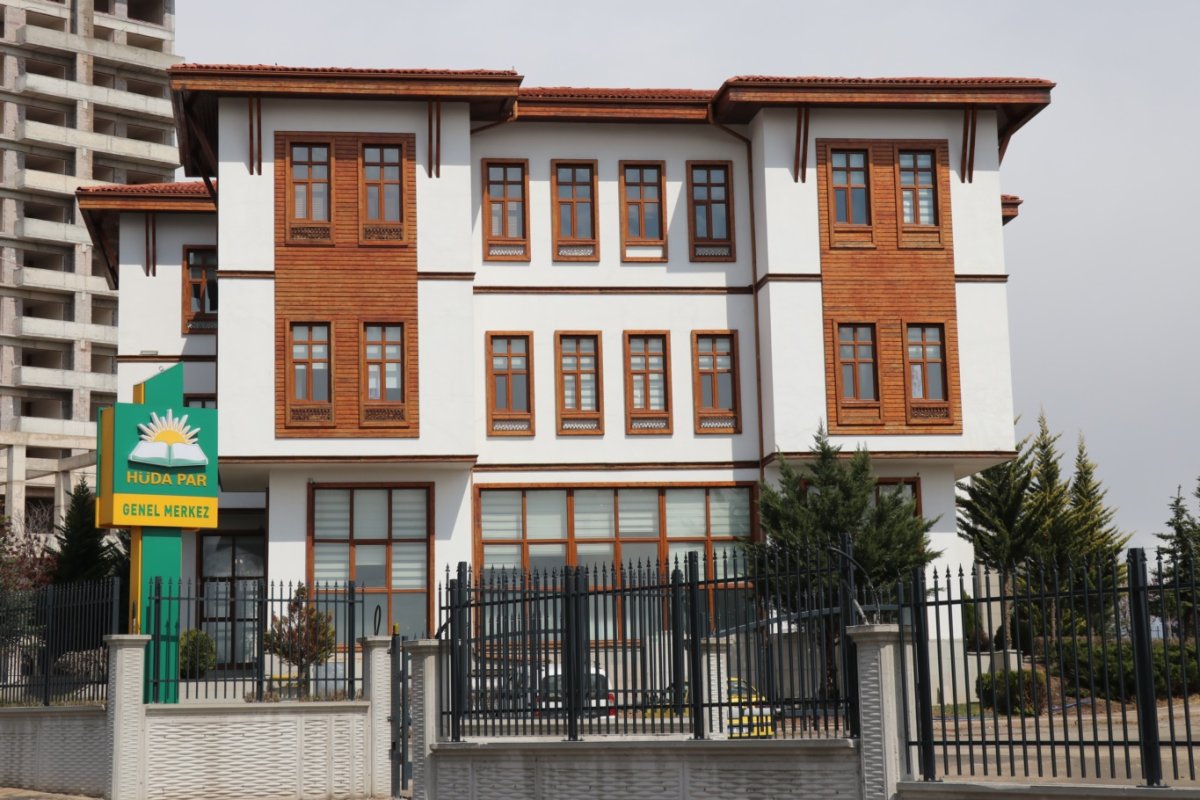 HÜDA PAR’dan “1 Mayıs Emek ve Dayanışma Günü” mesajı