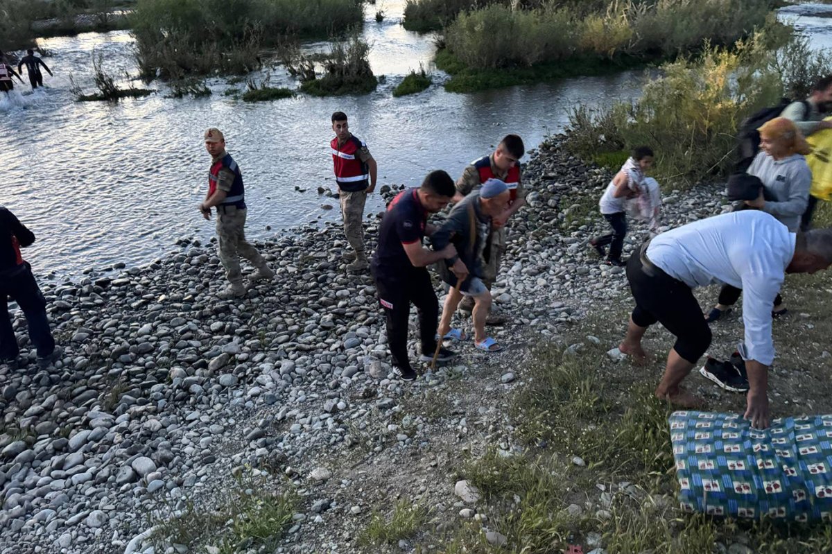 Batman’da su seviyesinin yükselmesiyle mahsur kalan 25 kişi kurtarıldı