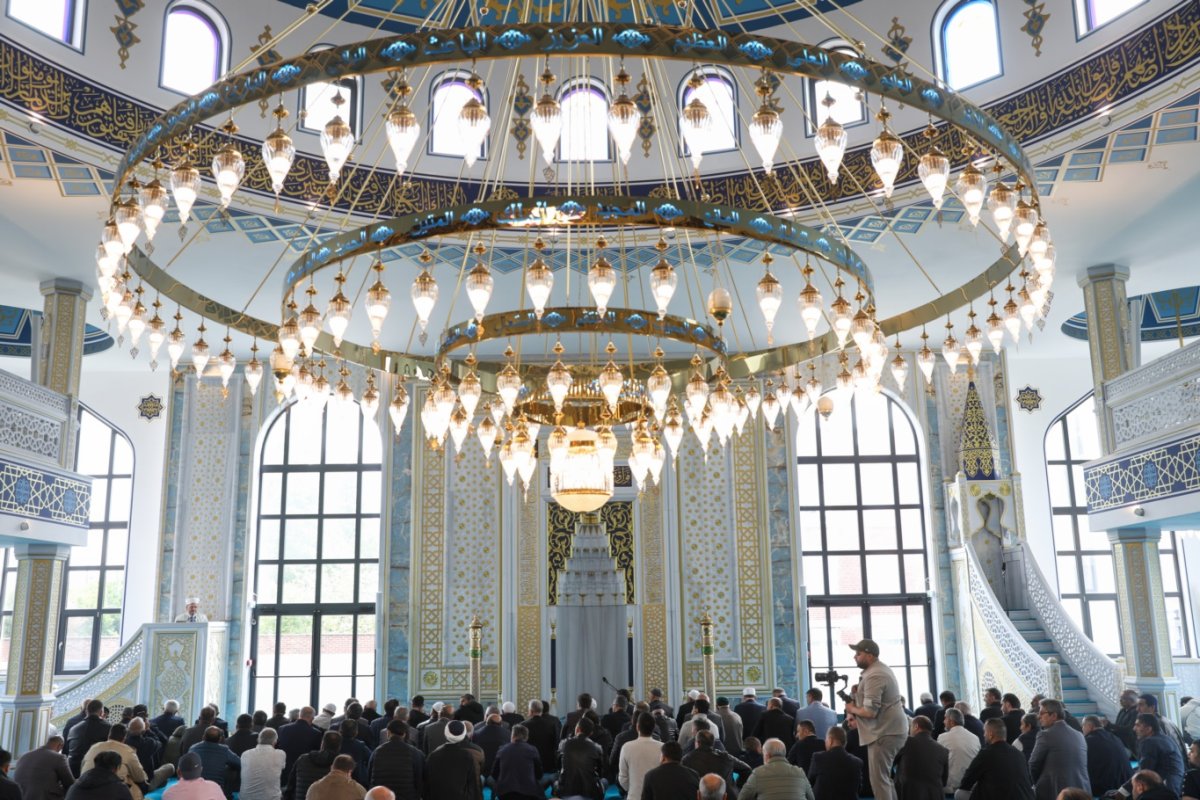 Fransa'nın Roubaix kentinde Eyüp Sultan Camii dualarla açıldı