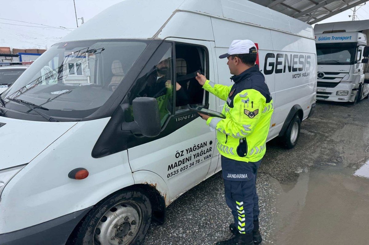 Ağrı'da gerçekleştirilen trafik denetimde 7 kişi gözaltına alındı