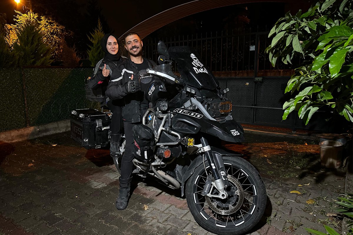 Bir mehir, bir yolculuk: Motorla umreye giden çiftin hikâyesi