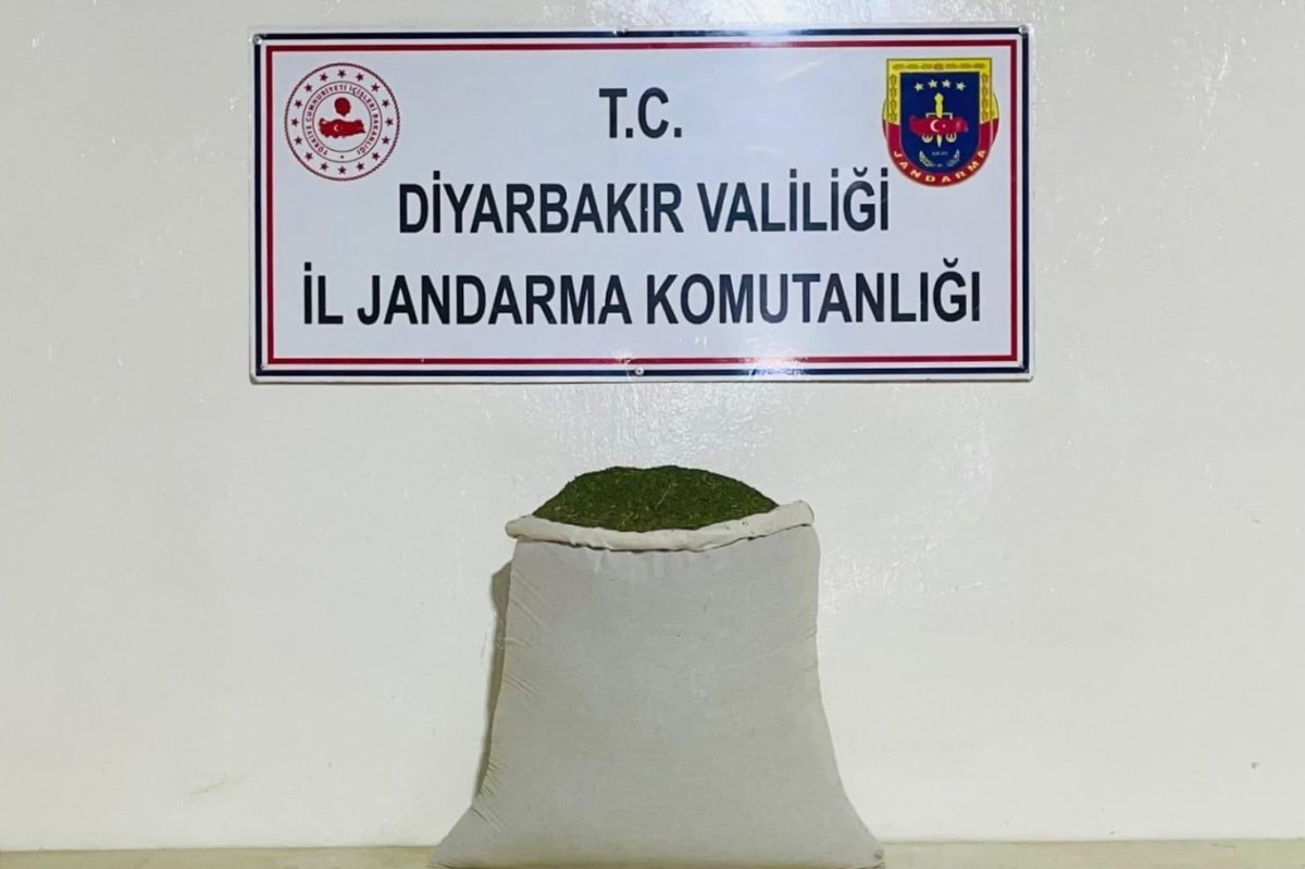 Diyarbakır'da 77 kilogram toz esrar ele geçirildi
