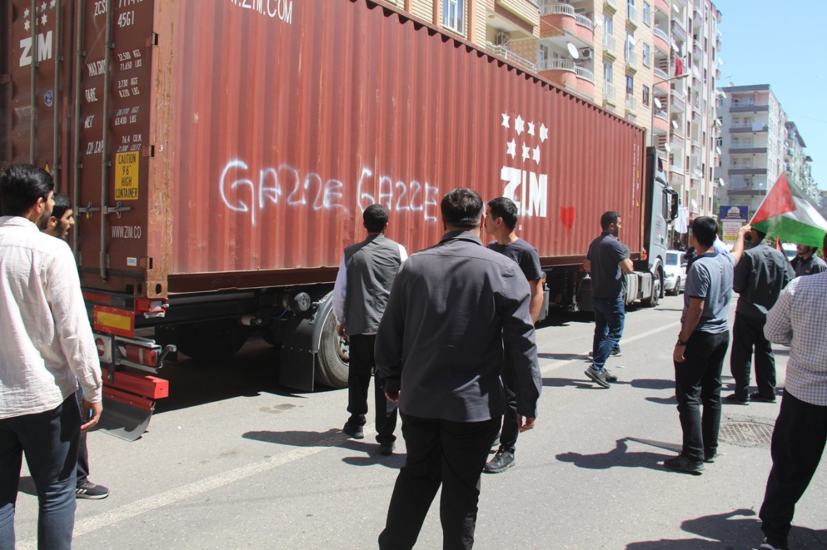 siyonist destekçisi lojistik firmasının aracı Diyarbakır'da protesto edildi