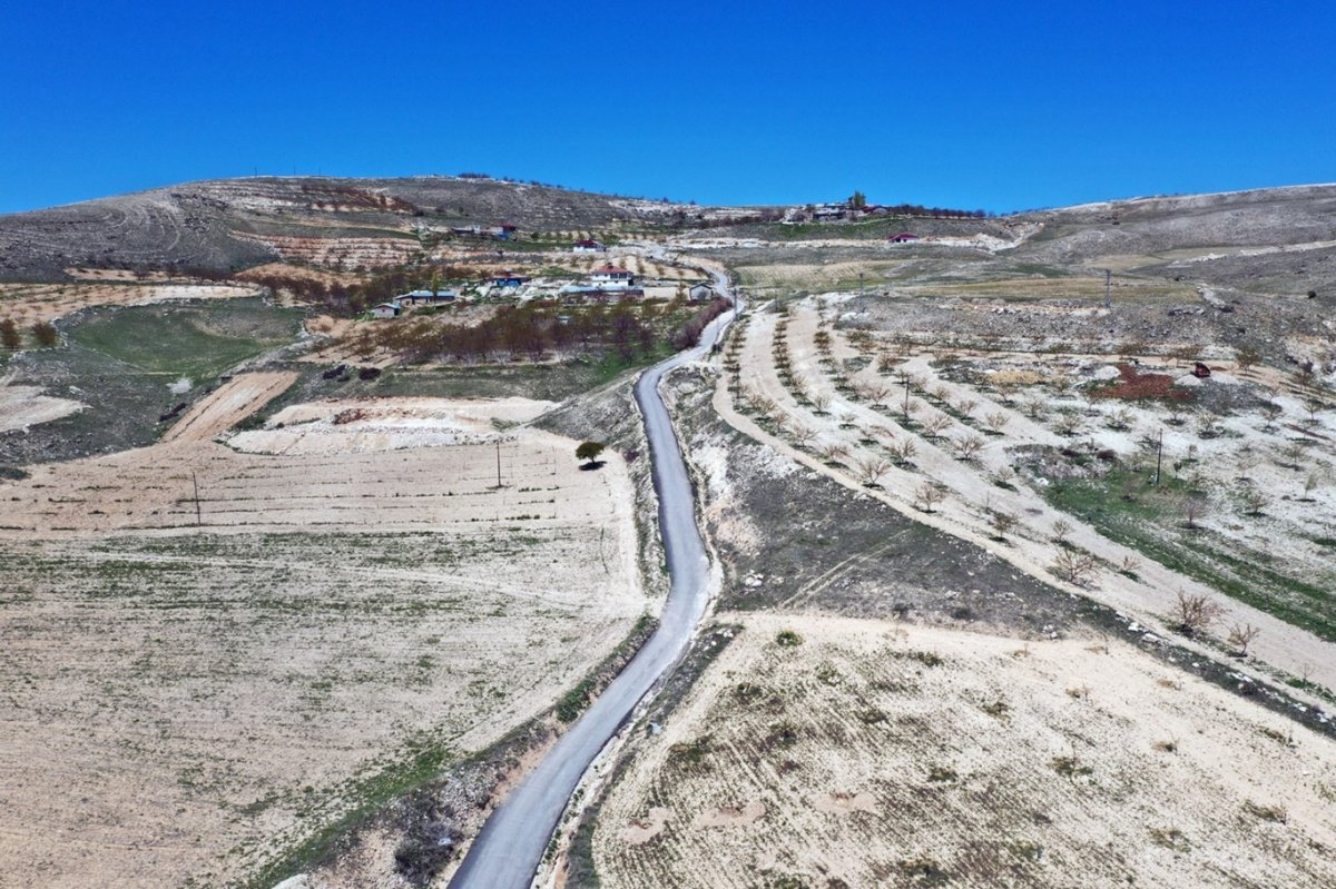 Ayvalı Mahallesi'nin 36 yıllık yol sorunu çözüldü