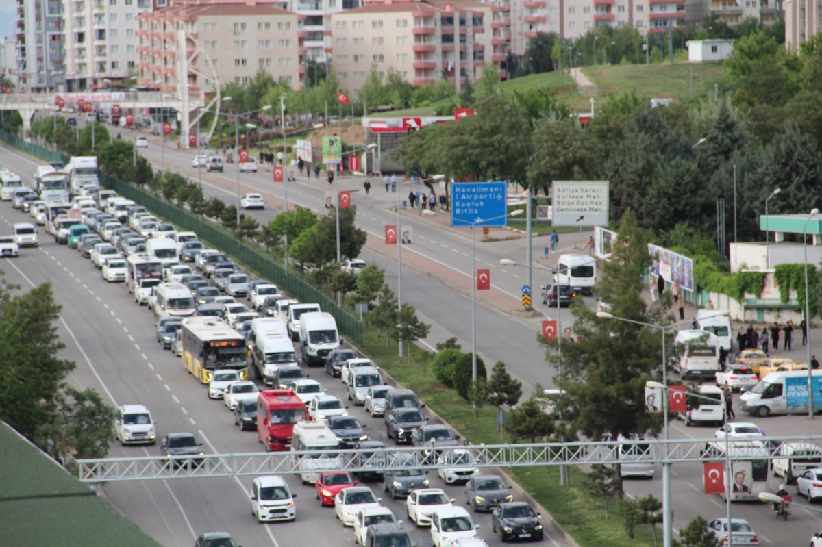 Sürüş Eğitmenleri: Trafik kurallarına uymayan hayatını riske atıyor