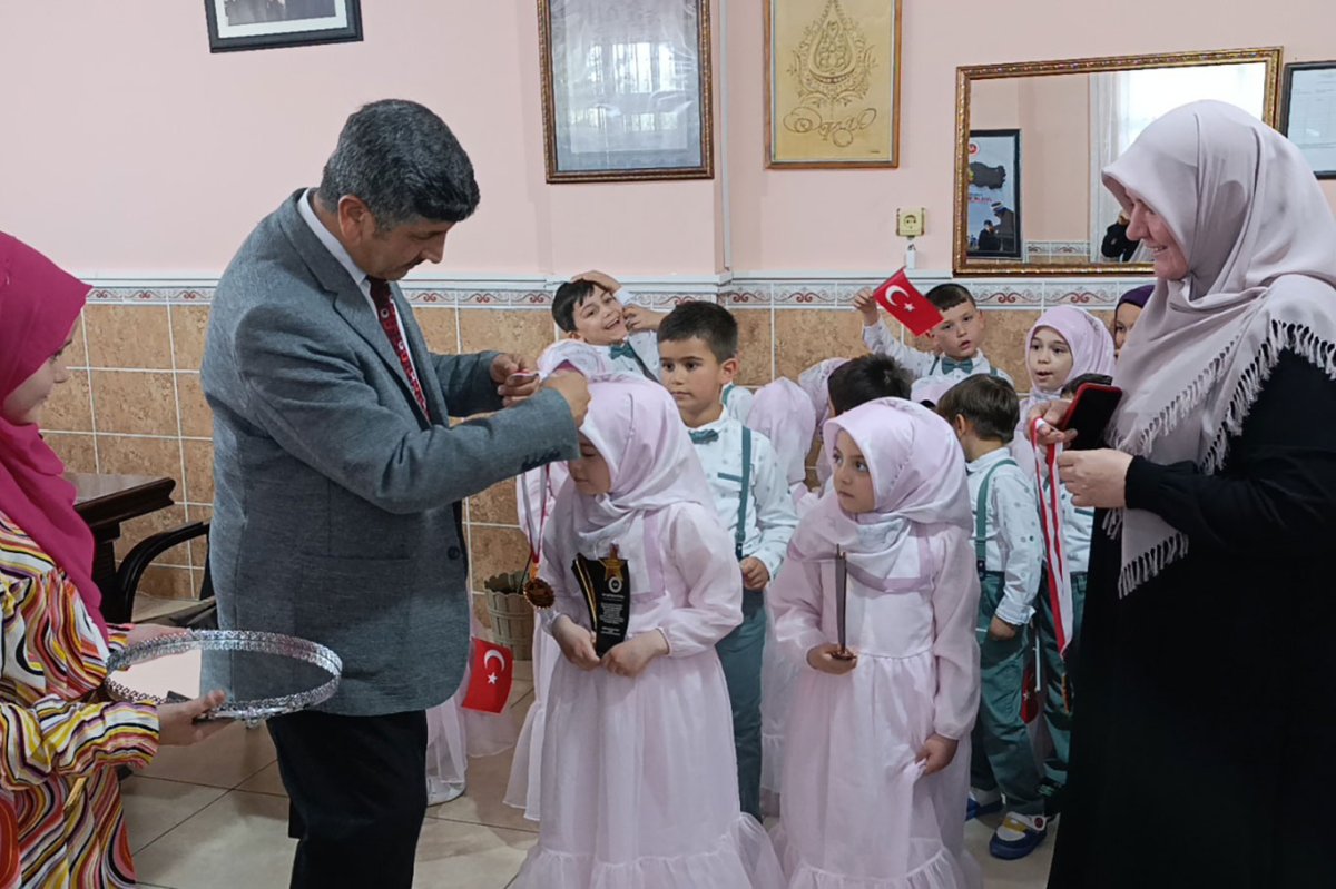 Anamurlu minikler Kur'an ile taçlandı