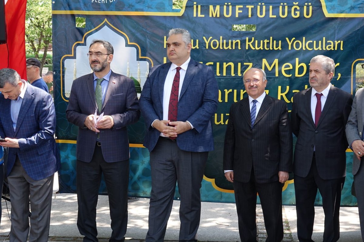 Bursa'dan ilk hac kafilesi dualarla kutsal topraklara uğurlandı