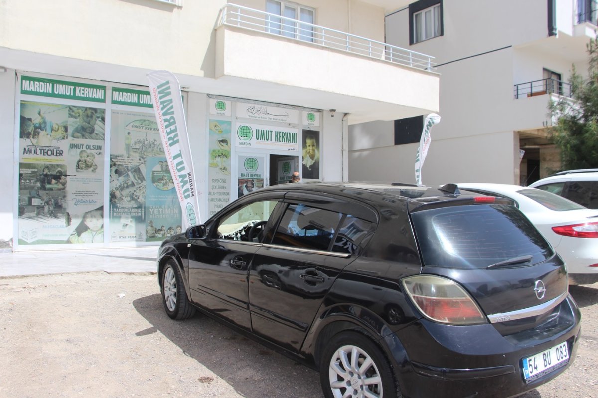 Mardinli hayırsever otomobilini Gazze’ye bağışladı