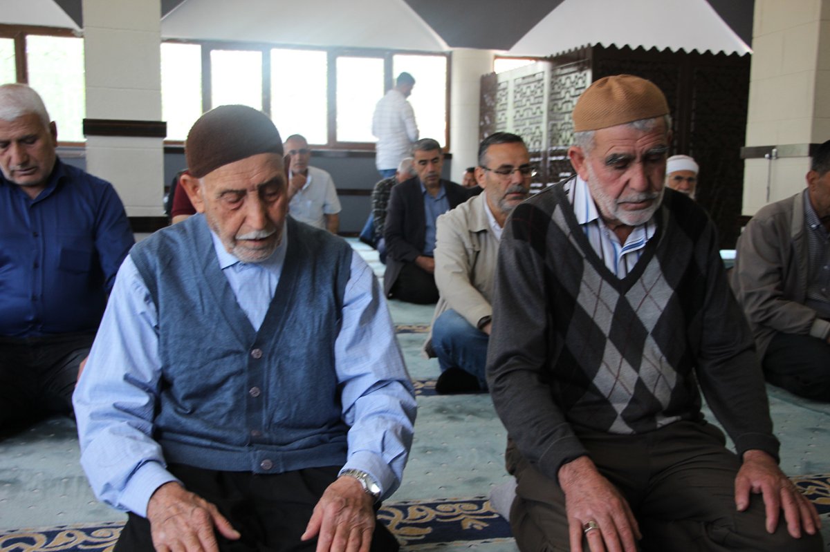 65 yıldır namazlarını camide kılan pir-i fani: Bizimle ahirete gelecek olan amellerimizdir