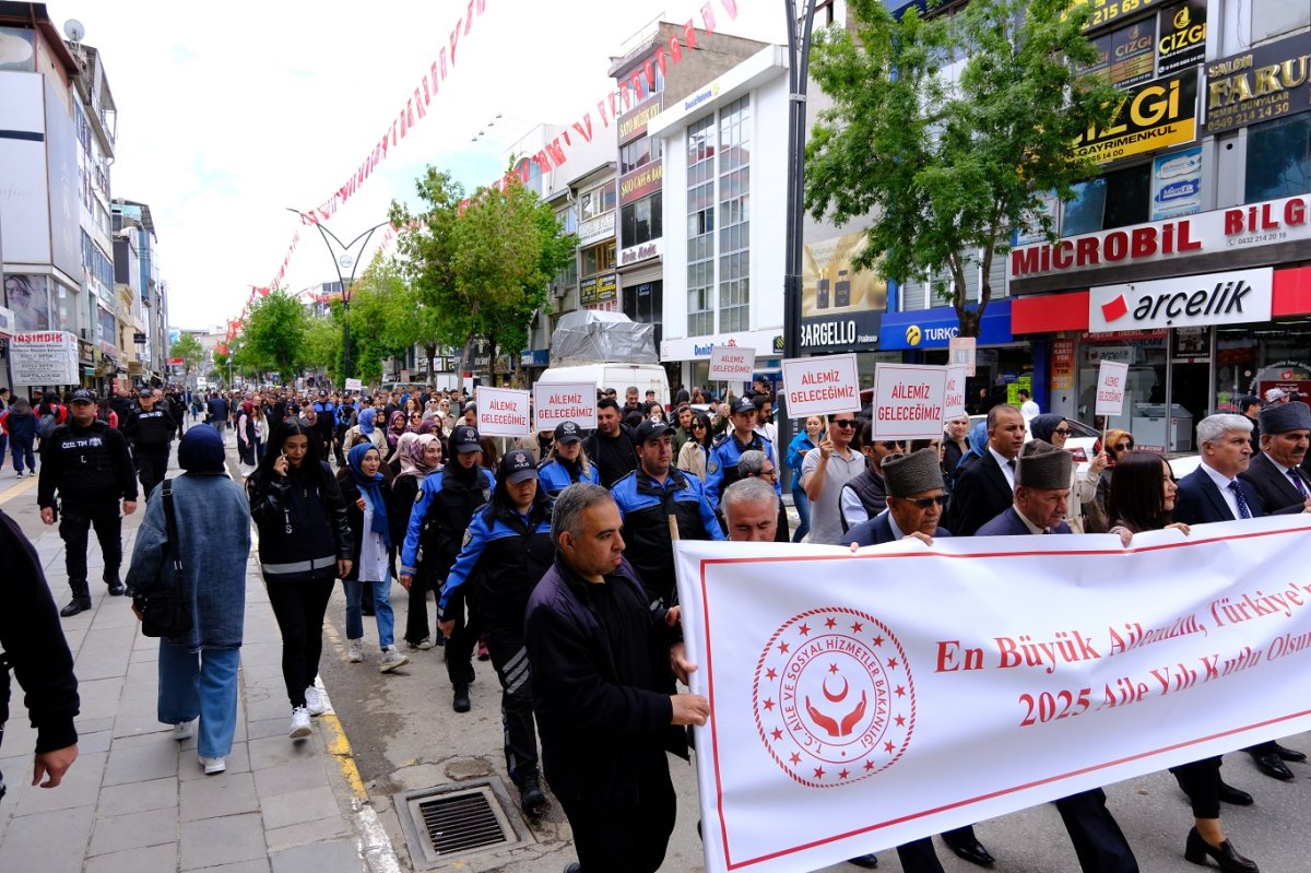 Van'da "Aile Haftası" kapsamında farkındalık yürüyüşü düzenlendi