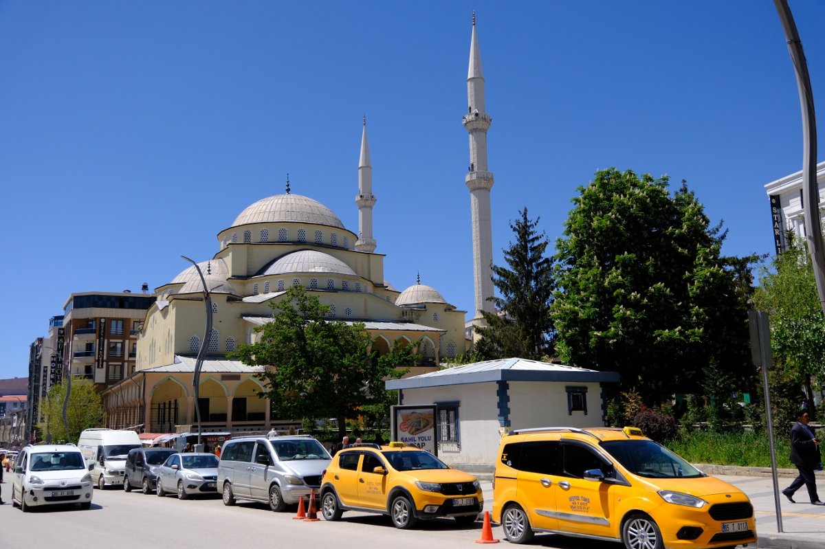 Hz. Ömer Camii'nde son cuma namazı kılındı